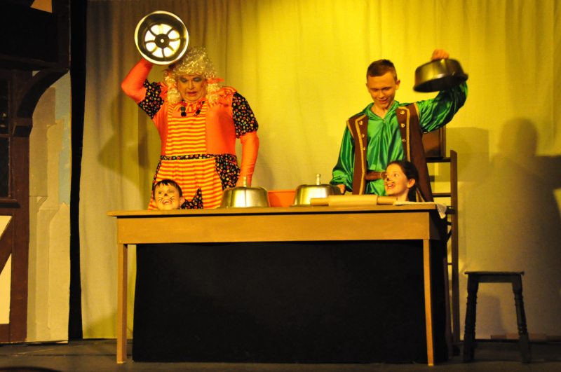 Sarah and Idle Jack find rats in the kitchen