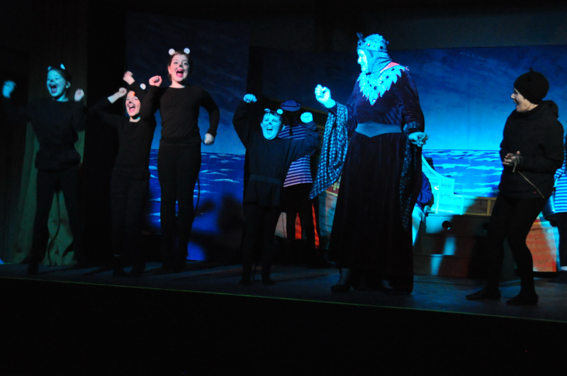 Queen Rat casts a spell to sink the Little Honda